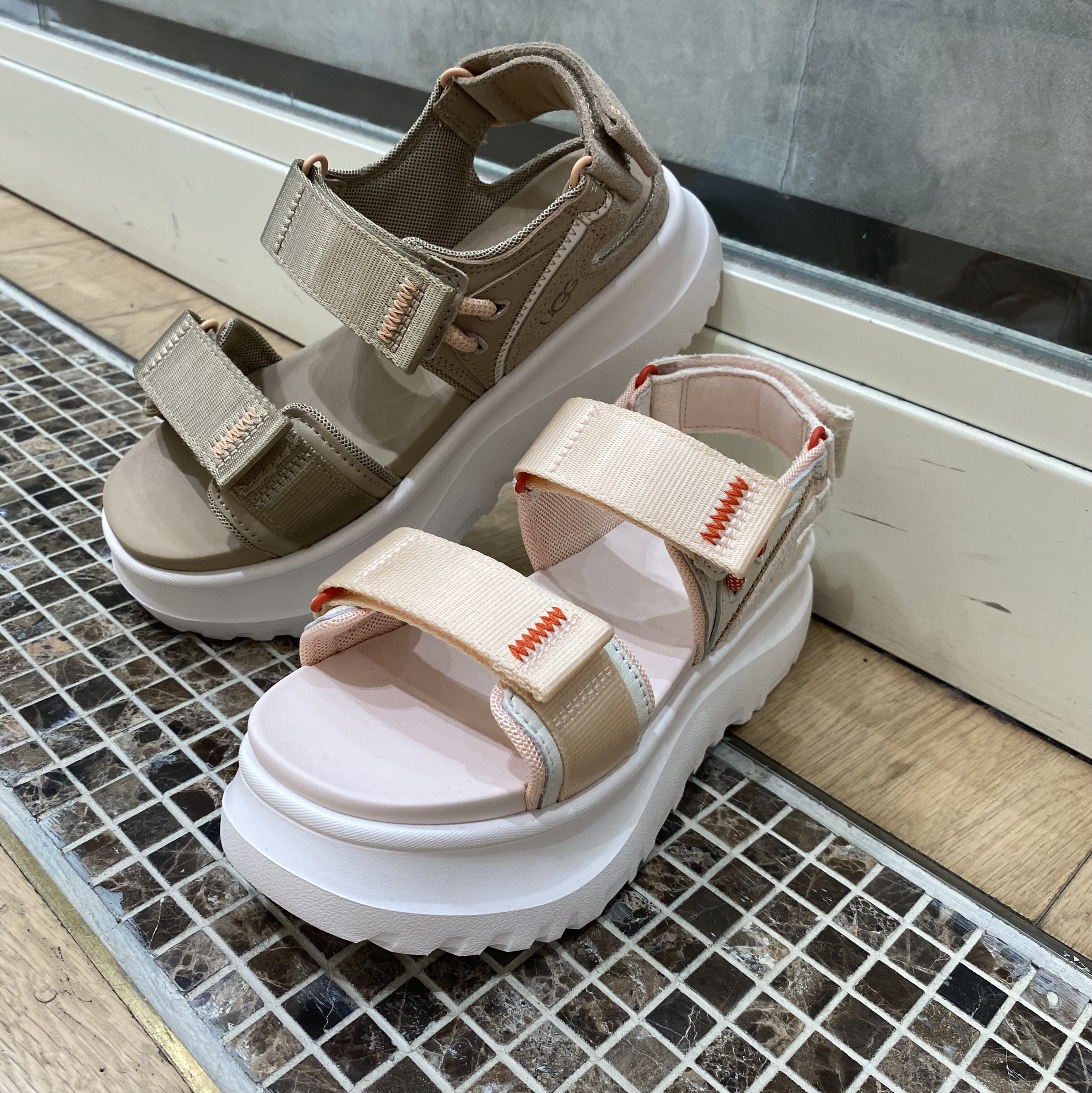 アクティブな〈UGG🄬(アグ)〉サンダルご紹介🌻 | ShinQs シューズ