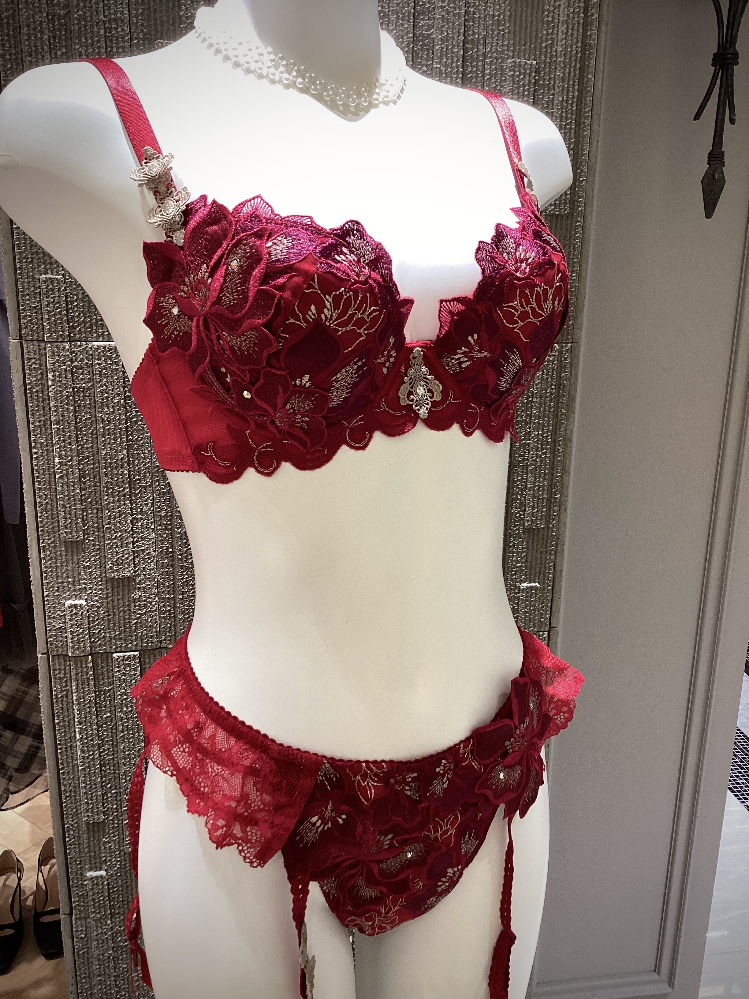 サルート 29グループ D75/M 新品タグ付き 店舗限定品　RED ❤️サルート29G店舗限定Redカラー❤️ | Salute by WACOAL/AMPHI