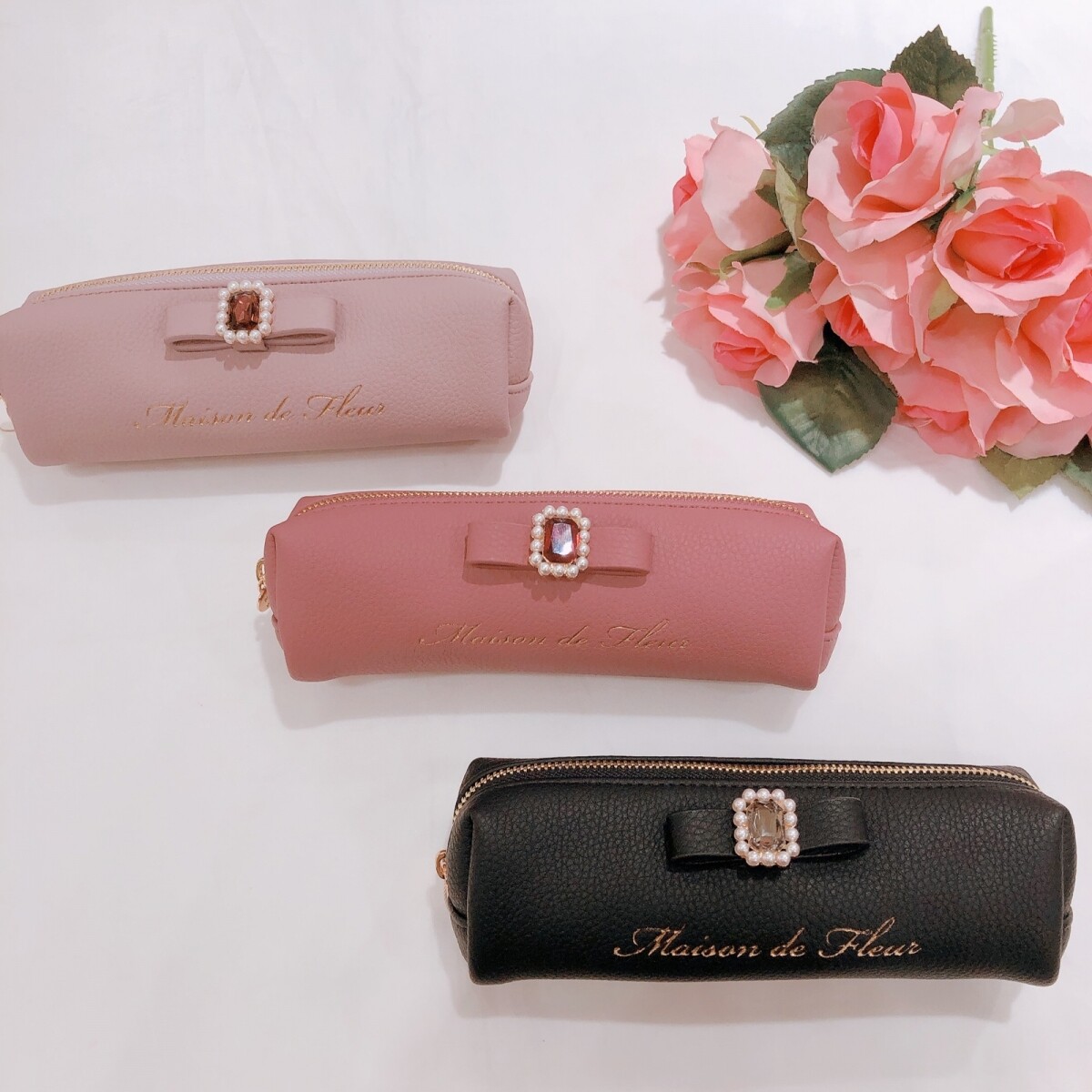 【限定完売品】Maison de FLEUR パールビジュー合皮リボンペンケース 6b2931fe.jpg