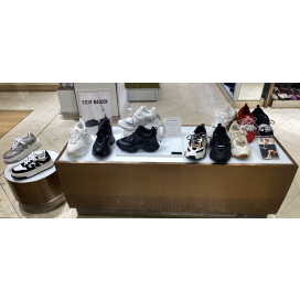 〈STEVE MADDEN（スティーブ マデン)〉商品入荷✨