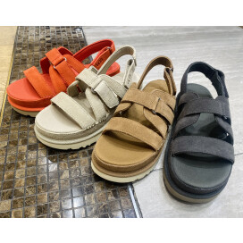 今すぐ履きたい〈UGG🄬(アグ)〉サンダルご紹介☀️ 
