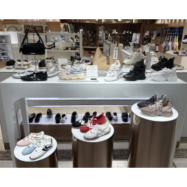 週末限定10％OFF対象〈STEVE MADDEN（スティーブ マデン）〉前面展開中🌟