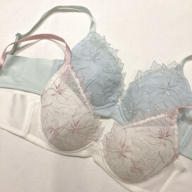 着痩せ効果抜群！「小さく見せるブラ」に春の新色登場🌸
