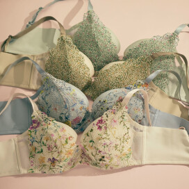 MADE WITH LIBERTY FABRIC～2025Autum collection～ 秋のはじまりに、リバティプリントをまとうリバティプリントの繊細で美しいデザインが、秋の毎日をやさしく彩る新作コレクションが登場です。