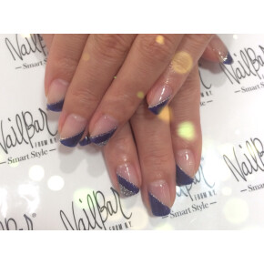 ロイヤルブルーでアクセントを☆