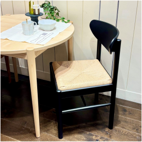 伝統美溢れるMEMOLA CHAIR(ミモラチェア)