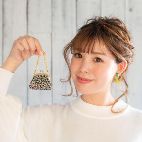ホワイトデーのギフトに☆イヤリング入りがま口チャーム