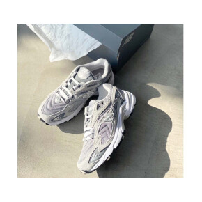 《NEW BALANCE 入荷！》冬スタイリングを鮮度UPさせる”SHOES”アイテム
