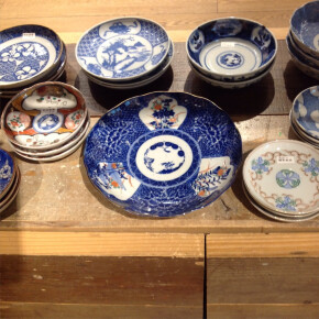 骨董のうつわが入荷してます。