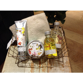 davines のAUTHENTIC シリーズ入荷しました