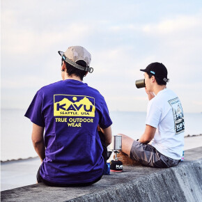 KAVU(カブー) より、毎年人気のTシャツをご紹介します。