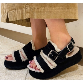 ふわふわ柔らかな〈UGG🄬(アグ)〉新作サンダル☁