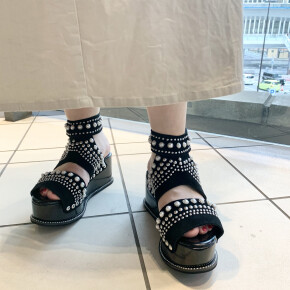 【会員様限定優待実施中】デザイン性が大人気！！〈Jeffrey Campbell（ジェフリーキャンベル）〉厚底アンクルベルトサンダル