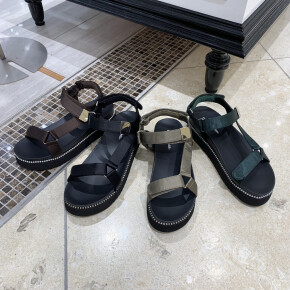人気のスポーツサンダル＆スタイリング