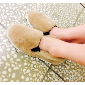 ムートン素材で見た目もあったか♡スリッポン