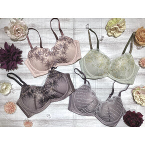 🌷ブラジェニック脇高細見えタイプ♡入荷いたしました🌷