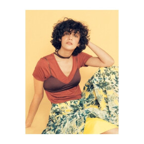 シンプルVネックTシャツ