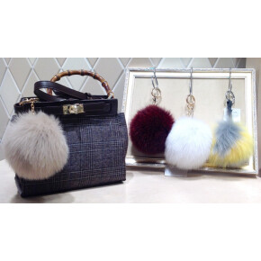 【ファー小物でオシャレに！】