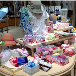 【渋谷ヒカリエ ShinQs パーツ ジョイスト】 母の日ギフトご提案第2弾　UVケア商品（スカーフ・日傘）
