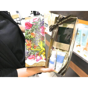 【ShinQs Fun!!club】SNSでも大人気♡産後ママも大絶賛！AVEDAのパドルブラシを贈り物に