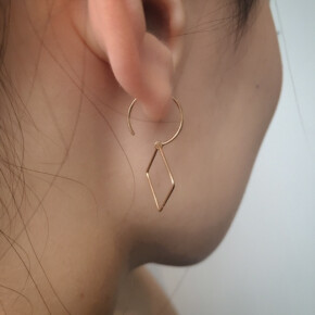 立体ピアス！