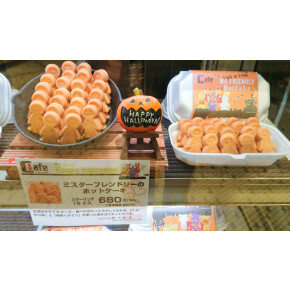 つられて笑顔♪期間限定出店中〈ミスターフレンドリー〉のにっこりホットケーキ