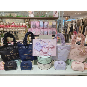 【再入荷】　ブランドロゴフリルハンドルトートSバック✿