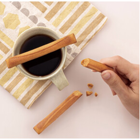 秋限定⭐︎ビスキュイバトンほうじ茶ラテ