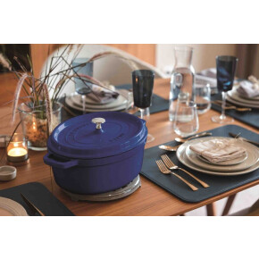 staub“ロイヤルブルー”