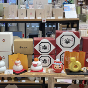お店もすっかり迎春の雰囲気に♪