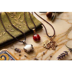 【UNOAERRE（ウノアエレ）ペンダントトップが勢ぞろい！】