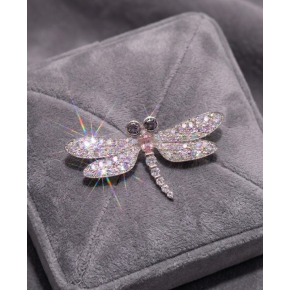 《幸運を呼ぶラッキーアイテム　トンボモチーフブローチ》